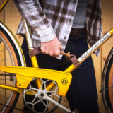 La poignée de transport en cuir pour vélo, Oopsmark